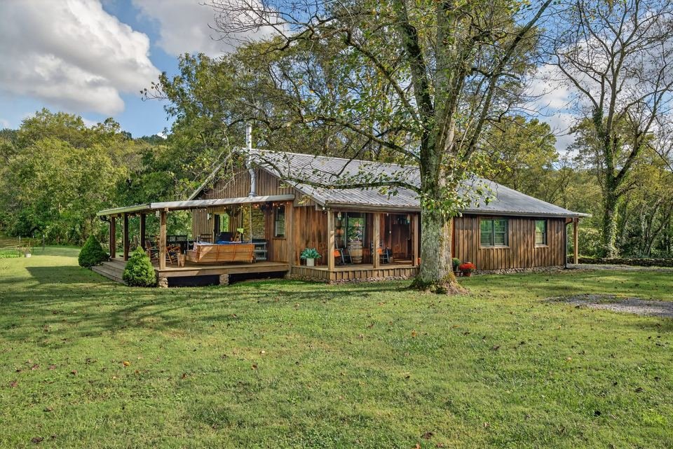 Country home exterior real estate photography