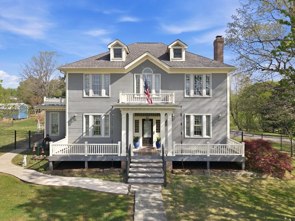Historic home exterior real estate photography