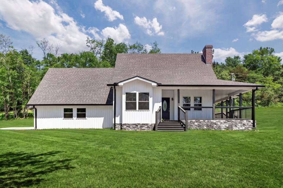 Cottage exterior real estate photography