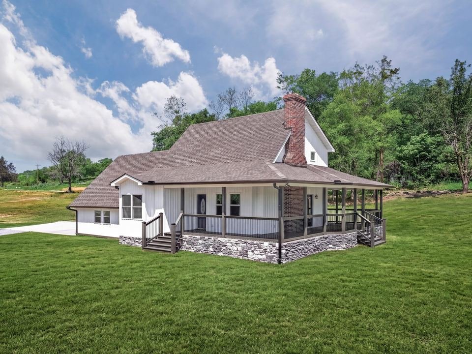 Farmhouse exterior real estate photography